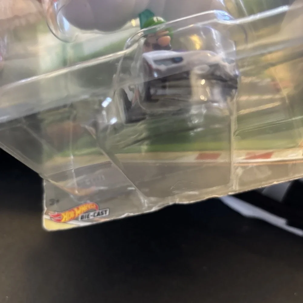 Hot‎ Wheels  Mario Kart Series  Luigi P-Wing With Cloud Glider  Sealed